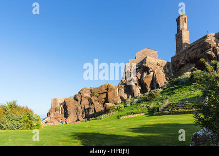 Il giardino del castello al sunsut si affacciano sul mar mediterraneo Castelsardo, Sassari, Golfo dell Asinara, Sardegna Italia Foto Stock