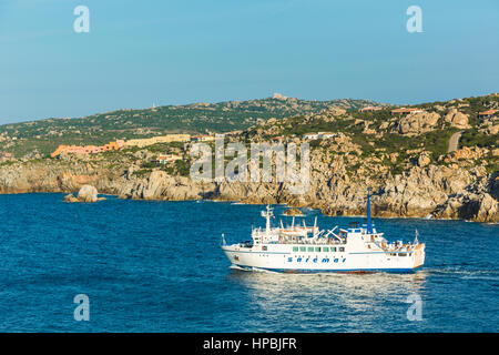 Saremar traghetto naviga da Santa Teresa di Gallura, Sardegna del nord Italia per il Bonifaccio Corsica Foto Stock