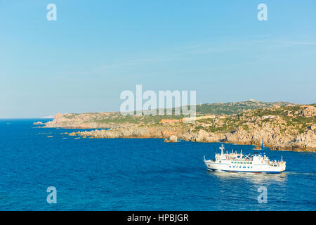 Saremar traghetto naviga da Santa Teresa di Gallura, Sardegna del nord Italia per il Bonifaccio Corsica Foto Stock