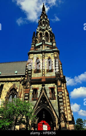 Baltimore, Maryland - Luglio 23, 2013: Campanile di stile neo-gotico Mount Vernon Regno Chiesa Metodista di Mount Vernon luogo * Foto Stock