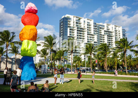 Miami Beach Florida, Collins Park, Art Basel, fiera d'arte, settore pubblico, scultura all'aperto, Miami Mountain, Ugo Rondinone, W Hotel, FL161215104 Foto Stock