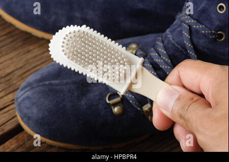 Spazzola di manutenzione per camoscio e nubuck scarpe Foto Stock