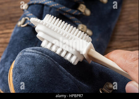 Spazzola di manutenzione per camoscio e nubuck scarpe Foto Stock