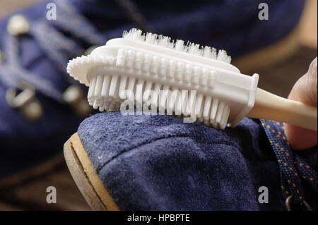 Spazzola di manutenzione per camoscio e nubuck scarpe Foto Stock