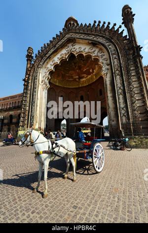 Lo storico Rumi gate nella città di Lucknow, India. Foto Stock