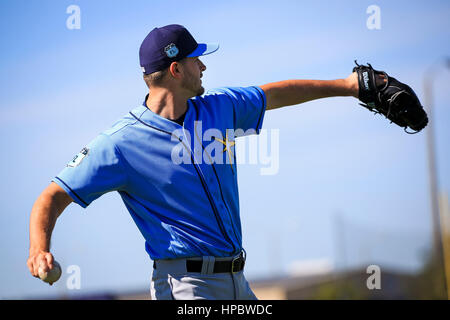 Port Charlotte, Florida, Stati Uniti d'America. Xvii Feb, 2017. Sarà VRAGOVIC | Orari.Tampa Bay Rays a partire lanciatore Jake Odorizzi (23) riproduce catture nel corso di un allenamento primaverile di allenamento a Charlotte Sports Park in Port Charlotte, Fla. Venerdì 17 Febbraio, 2017. Credito: Sarà Vragovic/Tampa Bay volte/ZUMA filo/Alamy Live News Foto Stock