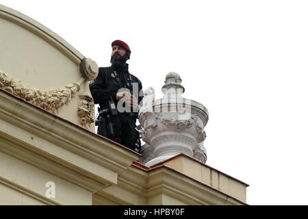 Malaga, Spagna. Xx Febbraio, 2017. Alte misure di sicurezza alla XXV francese vertice ispanica nella città di Malaga, Andalusia Credit: Fotos Lorenzo Carnero/ZUMA filo/Alamy Live News Foto Stock