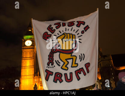 Londra REGNO UNITO. Xx Febbraio 2017. I dimostranti si riuniscono in piazza del Parlamento a coincidere con una discussione sulla prospettiva di un Donald Trump visita di Stato nel Regno Unito entro la fine di quest'anno. Credito: Michael Tubi/Alamy Live News Foto Stock