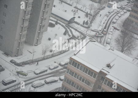 Taiyuan, Cina. Il 21 febbraio, 2017. La prima neve di primavera coperte Taiyuan, a nord-ovest della Cina di nella provincia di Shanxi, Febbraio 21st, 2017. Credito: SIPA Asia/ZUMA filo/Alamy Live News Foto Stock