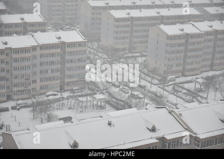 Taiyuan, Cina. Il 21 febbraio, 2017. La prima neve di primavera coperte Taiyuan, a nord-ovest della Cina di nella provincia di Shanxi, Febbraio 21st, 2017. Credito: SIPA Asia/ZUMA filo/Alamy Live News Foto Stock