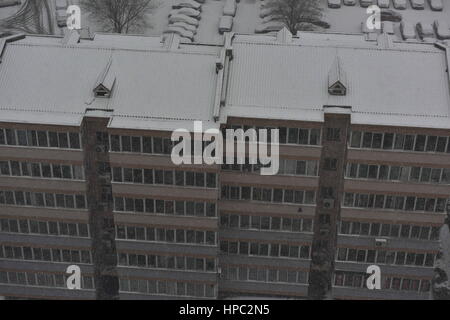 Taiyuan, Cina. Il 21 febbraio, 2017. La prima neve di primavera coperte Taiyuan, a nord-ovest della Cina di nella provincia di Shanxi, Febbraio 21st, 2017. Credito: SIPA Asia/ZUMA filo/Alamy Live News Foto Stock