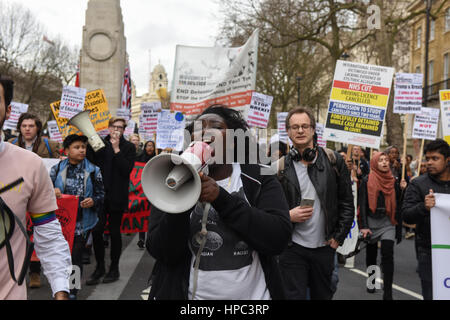 Londra, Regno Unito. Xx Febbraio 2017. Le persone sono scese nelle strade in marcia verso la piazza del Parlamento per protestare contro Brexit Trump e la visita di Stato in Gran Bretagna. Credito: ZEN - Zaneta Razaite/Alamy Live News Foto Stock