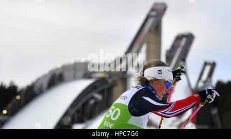 Lahti, Finlandia. Il 21 febbraio, 2017. Norwegian fondista Mari treni Eide nello stadio davanti alla sede dei Campionati del Mondo di Sci Nordico a Lahti, in Finlandia, 21 febbraio 2017. I Campionati del mondo gestito dal 22 febbraio al 05 marzo 2017. Foto: Hendrik Schmidt/dpa-Zentralbild/dpa/Alamy Live News Foto Stock