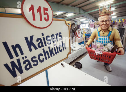 Mainz, Germania. Il 21 febbraio, 2017. Un galleggiante di carnevale raffigurante calcio tedesco giocatore Franz Beckenbauer intitolata "nell'Imperatore lavatoio dell' come visto in Mainz, Germania, 21 febbraio 2017. Il carnevale di Magonza associazione (MCV) presentato il galleggiante in vista dei prossimi lunedì di carnevale presentazione. Foto: Andreas Arnold/dpa/Alamy Live News Foto Stock