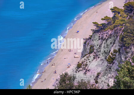 Vista panoramica di Egremnoi beach in soutth western di Lefkada isola, mare Ionio, Grecia Foto Stock