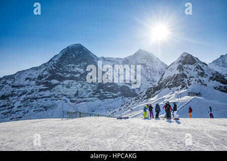 Jungfrau ski resort con Eiger, Monch e Jungfrau picchi nelle Alpi svizzere, Grindelwald, Svizzera Foto Stock