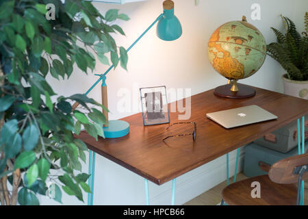 Accogliente moderno midcentury home office Foto Stock