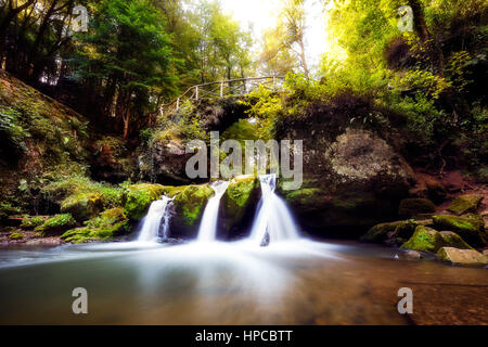 Cascate nel Mullerthal, lokally noto come Schiessentuempel Foto Stock