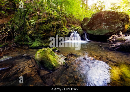 Cascate nel Mullerthal, lokally noto come Schiessentuempel Foto Stock