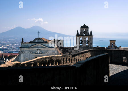 L'Italia,Campania,Napoli,vista di San Martino Certosa e paesaggio da Castel Sant'Elmo Foto Stock