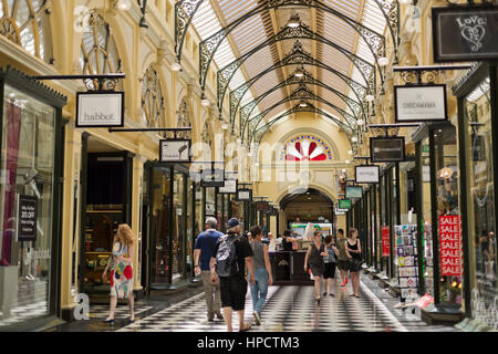 Il Royal Arcade a Melbourne, Australia, è noto per la sua elegante pieno di luce interno Foto Stock