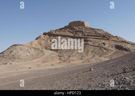 Torre di silenzio vicino a Yazd, Iran, Asia Foto Stock