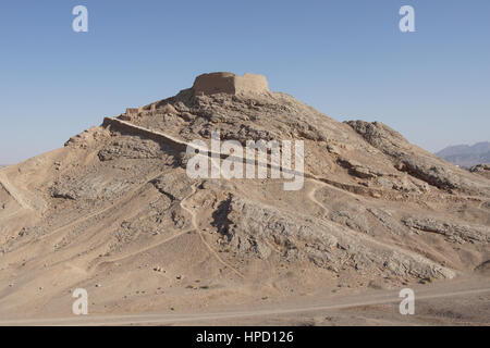 Torre di silenzio vicino a Yazd, Iran, Asia Foto Stock