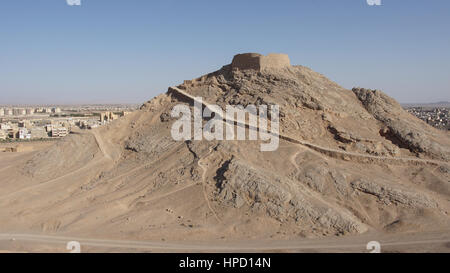 Torre di silenzio vicino a Yazd, Iran, Asia Foto Stock