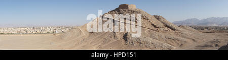 Torre di silenzio vicino a Yazd, Iran, Asia Foto Stock