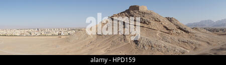 Torre di silenzio vicino a Yazd, Iran, Asia Foto Stock