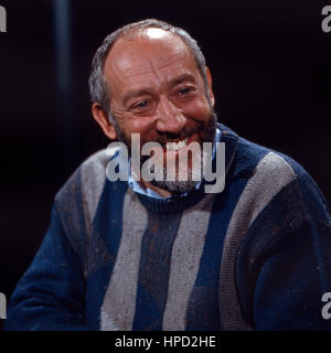 Der Komiker, Kabarettist, Sänger und Schauspieler Dieter Hallervorden, Deutschland 1980er Jahre. Comico tedesco, artista di cabaret, cantante e attore Dieter Hallervorden, Germania degli anni ottanta. Foto Stock