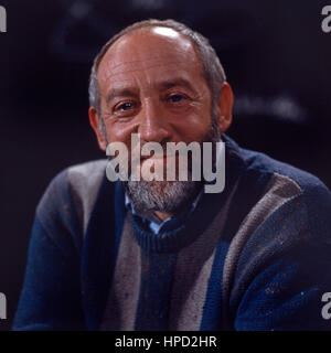 Der Komiker, Kabarettist, Sänger und Schauspieler Dieter Hallervorden, Deutschland 1980er Jahre. Comico tedesco, artista di cabaret, cantante e attore Dieter Hallervorden, Germania degli anni ottanta. Foto Stock