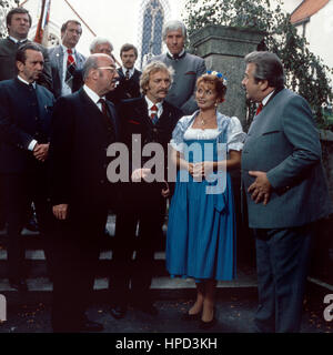 Episodio 'Dcome Volk sieht nichts' aus der Fernsehserie " Kir Royal', Deutschland 1986, Regie: Helmut Dietl, Darsteller: Toni Berger, Franz Xaver Kroetz, Senta Berger, Willy Harlander Foto Stock