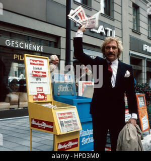 Episodio 'Dcome Volk sieht nichts' aus der Fernsehserie " Kir Royal', Deutschland 1986, Regie: Helmut Dietl, Darsteller: Franz Xaver Kroetz Foto Stock