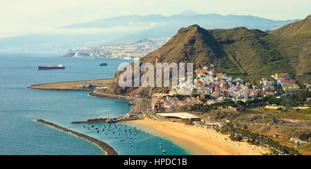 Playa de Las Teresitas, una famosa spiaggia vicino a Santa Cruz de Tenerife nel nord di Tenerife, Isole Canarie, Spagna Foto Stock