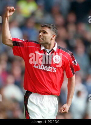 PIERRE VAN HOOIJDONK NOTTINGHAM FOREST V LEEDS UTD 19 Aprile 1997 Foto Stock