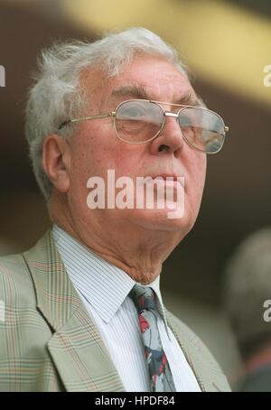 DOUG ELLIS Aston Villa FC PRESIDENTE 18 Giugno 1997 Foto Stock