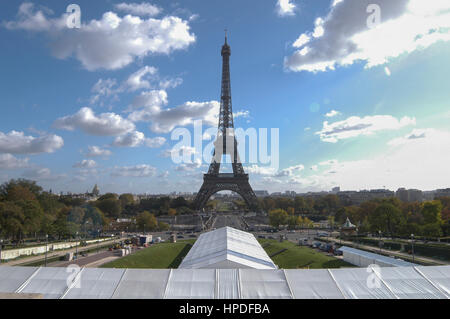 Vista della Torre Eiffel dall'Esplanade du Trocadero Foto Stock