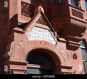 Vecchio edificio ornato in Manhattan inferiore case quattordicesima Ward scuola industriale dei bambini nella società di aiuto Foto Stock