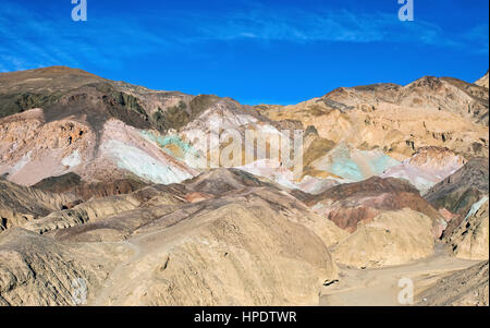 Il multi-color rocce della tavolozza degli artisti al Parco Nazionale della Valle della Morte in California. Foto Stock