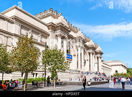 Il Metropolitan Museum of Art, il museo ha incontrato esterno, Fifth Avenue, New York City Foto Stock