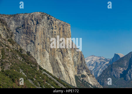 El Capitan (spagnolo per il capitano, il capo) è una roccia verticale formazione nel Parco Nazionale di Yosemite, situato sul lato nord della valle di Yosemite, Foto Stock