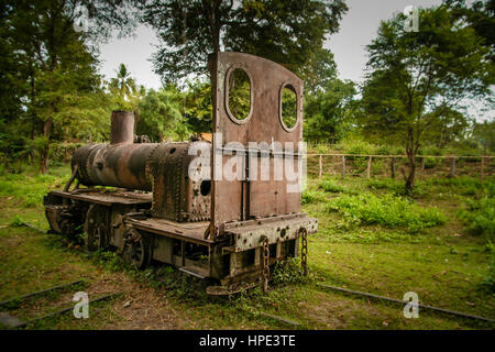 In disuso Don Det a scartamento ridotto ferroviario di portage, provincia di Champasak, sud Laos Foto Stock