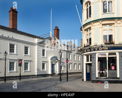 Trinity House e il Kingston Pub nella Città Vecchia Hull Yorkshire Inghilterra Foto Stock