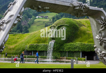 Il Gigante, ingresso alle camere di meraviglia,dalla colata di alluminio da Bruno Gironcoli, Swarovski Kristallwelten, Crystal World Museum, Innsbruck, in Austri Foto Stock