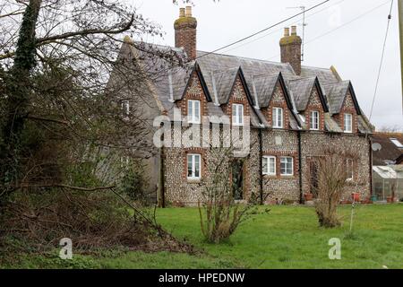 Un vecchio flint costruito english home in Donnington, Chichester, 2017 Foto Stock