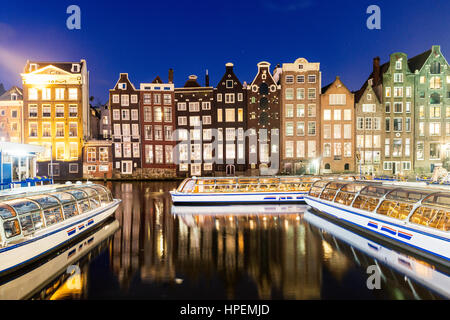 Amsterdam, case riflettendo sul canal, Paesi Bassi, l'Europa. Foto Stock