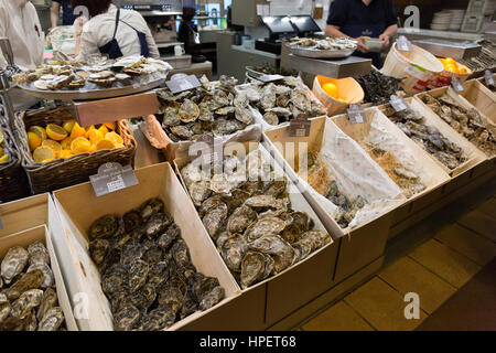 Oyster contatore a Les Halles de Lyon Paul Bocuse Foto Stock