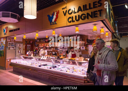 I clienti shopping al centro commerciale Les Halles de Lyon Paul Bocuse Foto Stock