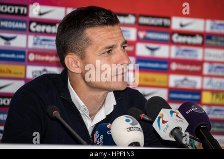 Aprile 29, 2015: Costantin Galca il coach di FCSB presso la conferenza stampa al termine della Liga I Soccer Romania gioco tra FC Steaua Bucharest ROU e ASA 2013 Targu Mures ROU a livello nazionale Arena, Bucarest, Romania ROU. Foto: Catalin Soare Foto Stock